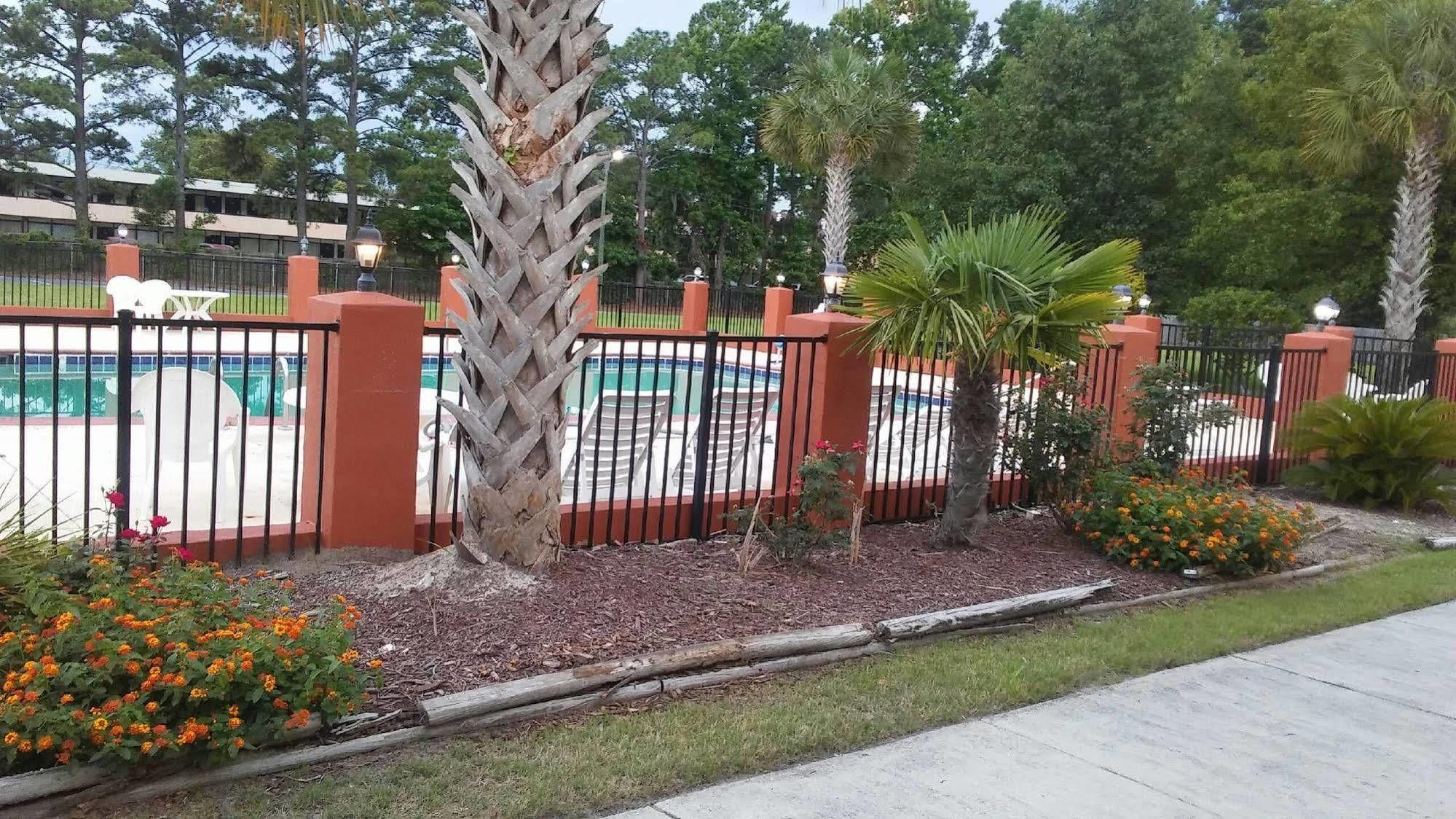 Ramada Conference Center Wilmington Hotel Bagian luar foto